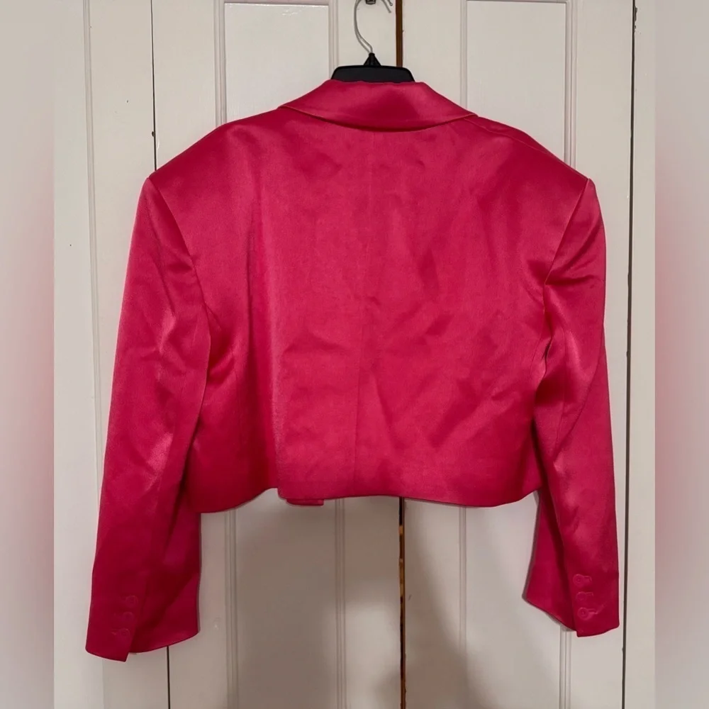 ALICE + OLIVIA Shan Cropped Satin Blazer - Picture 6 of 8